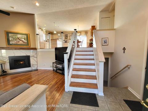 1131 Wolf Run Dr, Lansing, MI 48917 photo 3