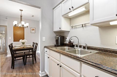 1747 Maple Rdg #13, Haslett, MI 48840 photo 8