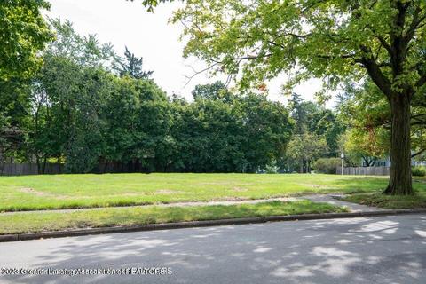 451 Mcpherson Ave, Lansing, MI 48915