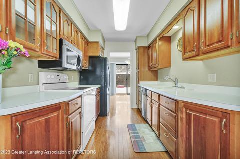924 Grenoble Dr #E, Lansing, MI 48917 photo 13