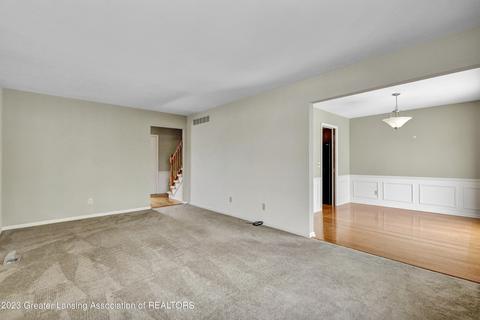 924 Grenoble Dr #E, Lansing, MI 48917 photo 8