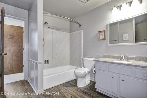 924 Grenoble Dr #E, Lansing, MI 48917 photo 24