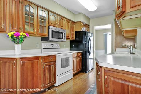 924 Grenoble Dr #E, Lansing, MI 48917 photo 12