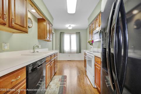 924 Grenoble Dr #E, Lansing, MI 48917 photo 16
