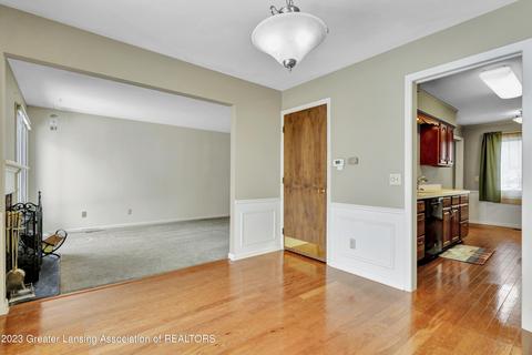 924 Grenoble Dr #E, Lansing, MI 48917 photo 11
