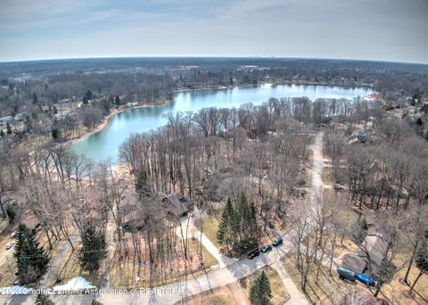 504 W Geneva Dr, Dewitt, MI 48820 photo 8