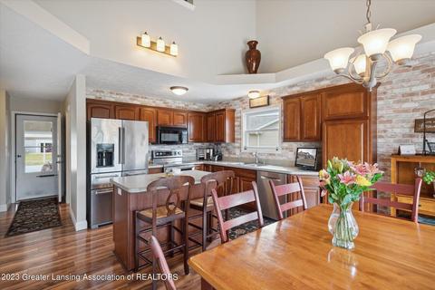 3830 Danbridge Dr, Lansing, MI 48906 photo 17