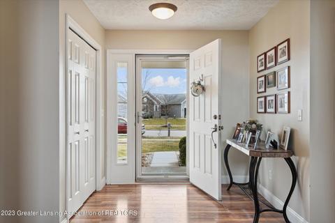 3830 Danbridge Dr, Lansing, MI 48906 photo 5