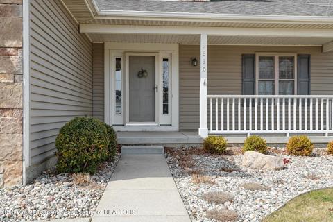 3830 Danbridge Dr, Lansing, MI 48906 photo 4