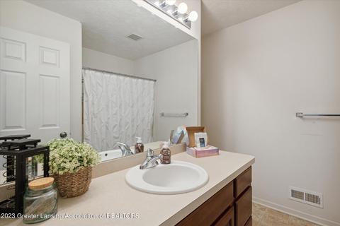 3830 Danbridge Dr, Lansing, MI 48906 photo 34