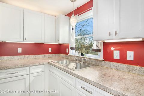 600 E Higham St, Saint Johns, MI 48879 photo 9