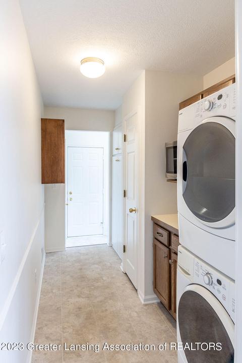 1897 E Danbury, Okemos, MI 48864 photo 16