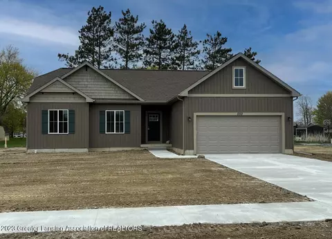 550 W Wildwood Dr, Owosso, MI 48867
