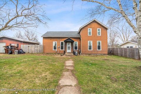 521 E Isham St, Lyons, MI 48851 photo 2