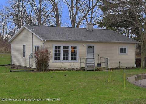 5647 W Barnes Rd, Eaton Rapids, MI 48827