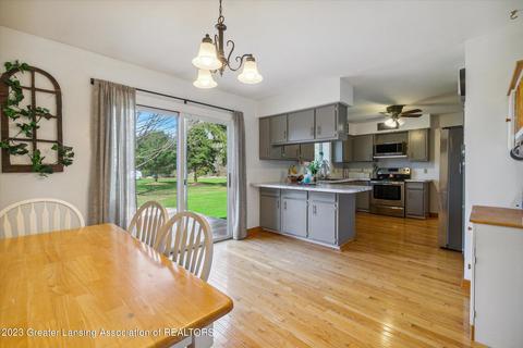 811 E Webb Dr, Dewitt, MI 48820 photo 9