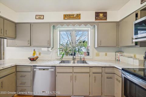 811 E Webb Dr, Dewitt, MI 48820 photo 11