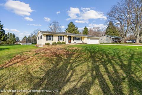 811 E Webb Dr, Dewitt, MI 48820 photo 2