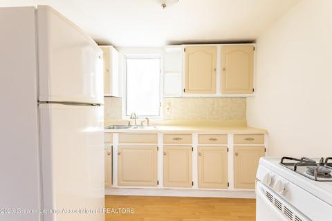 648 E Cavanaugh Rd, Lansing, MI 48910 photo 9