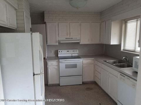 3902 Moonlight Ln, Holt, MI 48842 photo 2