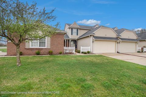 635 Shoreline Dr, Fenton, MI 48430
