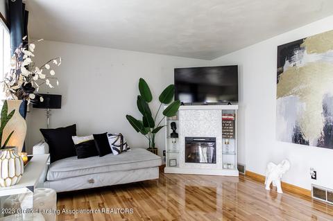 6033 Wise Rd, Lansing, MI 48911 photo 2