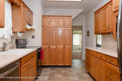 7824 Bancroft Rd, Bancroft, MI 48414 photo 2