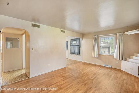 6421 E Lake Dr, Haslett, MI 48840 photo 3