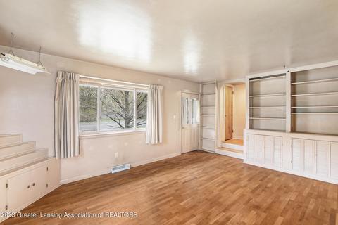 6421 E Lake Dr, Haslett, MI 48840 photo 4
