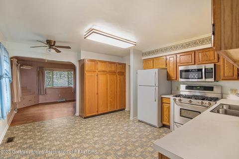 6421 E Lake Dr, Haslett, MI 48840 photo 5