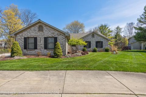 736 Tanbark Dr, Dimondale, MI 48821