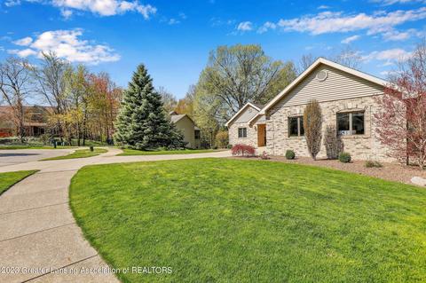 620 Pine Ridge Dr, Dewitt, MI 48820 photo 2
