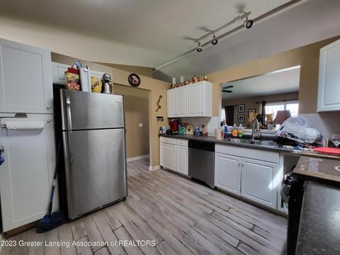 4034 Heathgate Dr, Lansing, MI 48911 photo 4