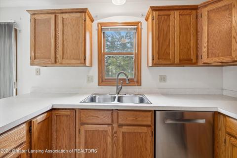 3975 Camperdown Dr, Lansing, MI 48911 photo 12