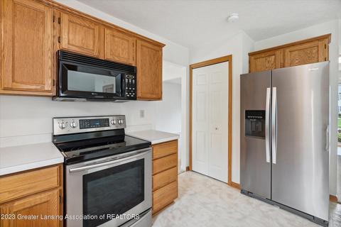 3975 Camperdown Dr, Lansing, MI 48911 photo 13