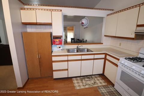 3906 Limerick Cir, Lansing, MI 48911 photo 10