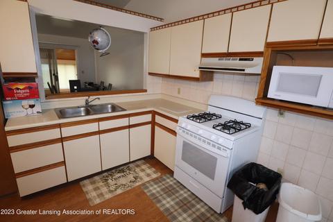 3906 Limerick Cir, Lansing, MI 48911 photo 8