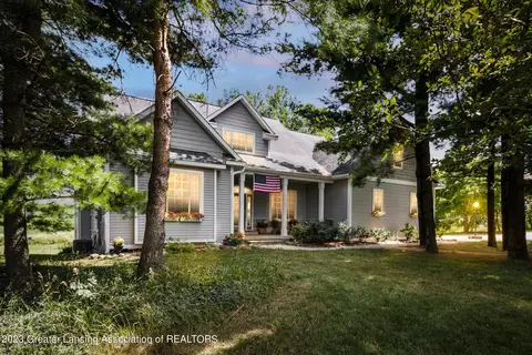 10555 S Wright Rd, Eagle, MI 48822