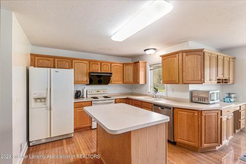 5311 Thames Dr, Haslett, MI 48840 photo 20
