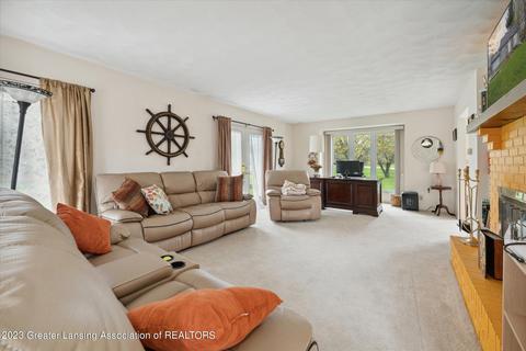 321 E Jefferson St, Dimondale, MI 48821 photo 6