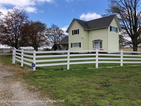 289 W Mt Hope Hwy, Grand Ledge, MI 48837