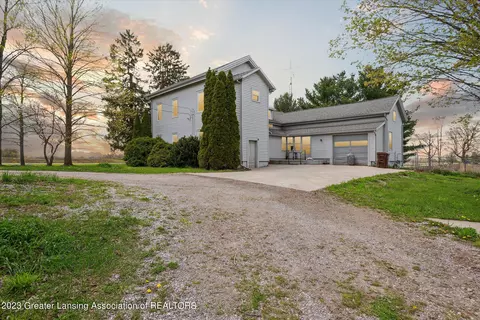 7930 Fowlerville Rd, Fowlerville, MI 48836