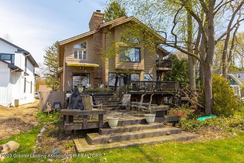 6097 E Lake Dr, Haslett, MI 48840