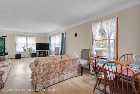 121 S Madison St, Perry, MI 48872 photo 4