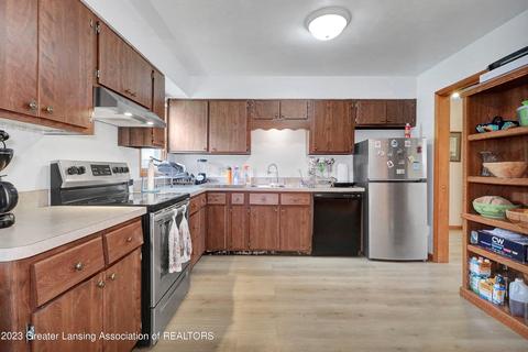 121 S Madison St, Perry, MI 48872 photo 5