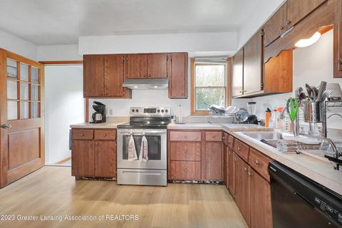 121 S Madison St, Perry, MI 48872 photo 6