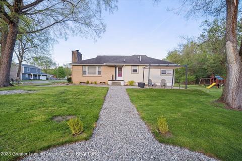 305 Meadow Ln, Jackson, MI 49203