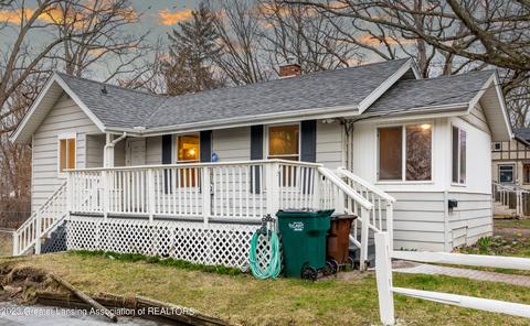 1246 Dakin St, Lansing, MI 48912