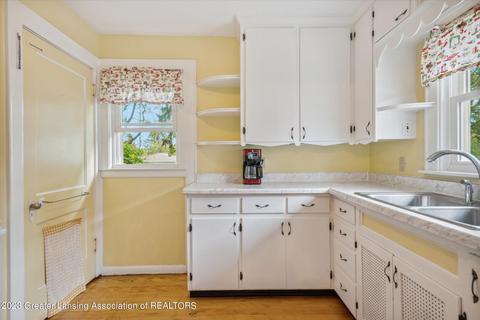 2415 Forest Ave, Lansing, MI 48910 photo 11