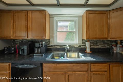 206 E Main St, Dewitt, MI 48820 photo 8